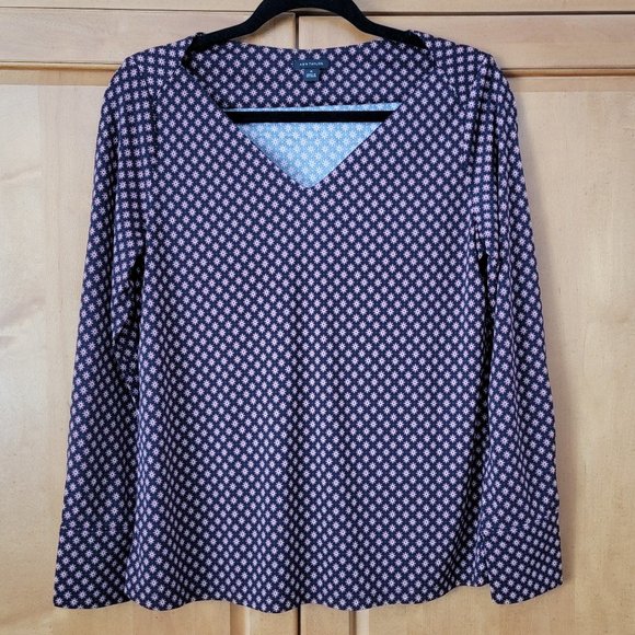 Ann Taylor Tops - Ann Taylor V-Neck Long Sleeved Top - M